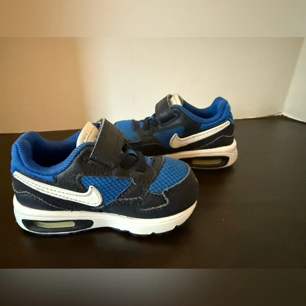 Nike Kids Navy and White Sneakers size 5(toddler)